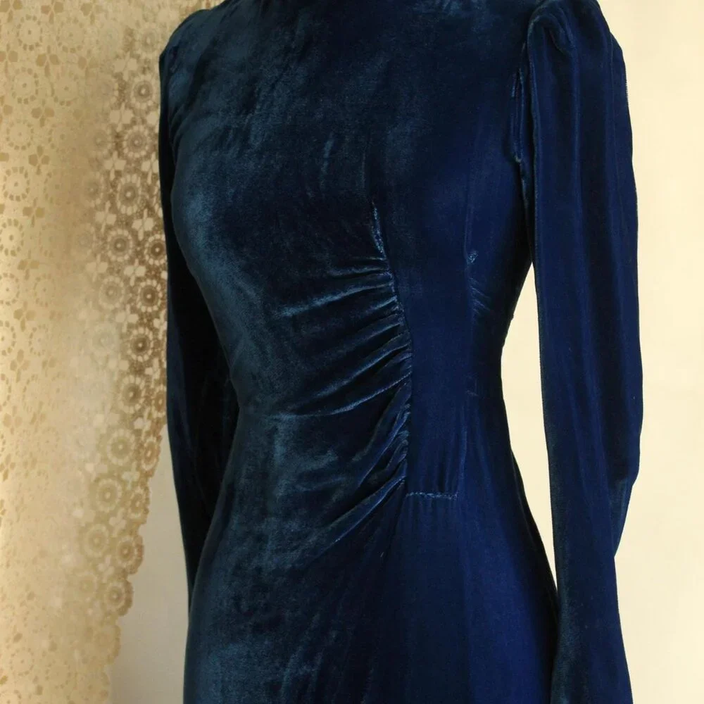 Vintage 1930s Dress, Royal Blue Silk Velvet with side Gathers - Picture 11 of 16